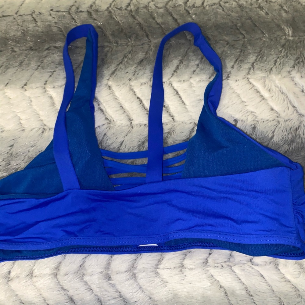 Bikini - Picture 3 of 7